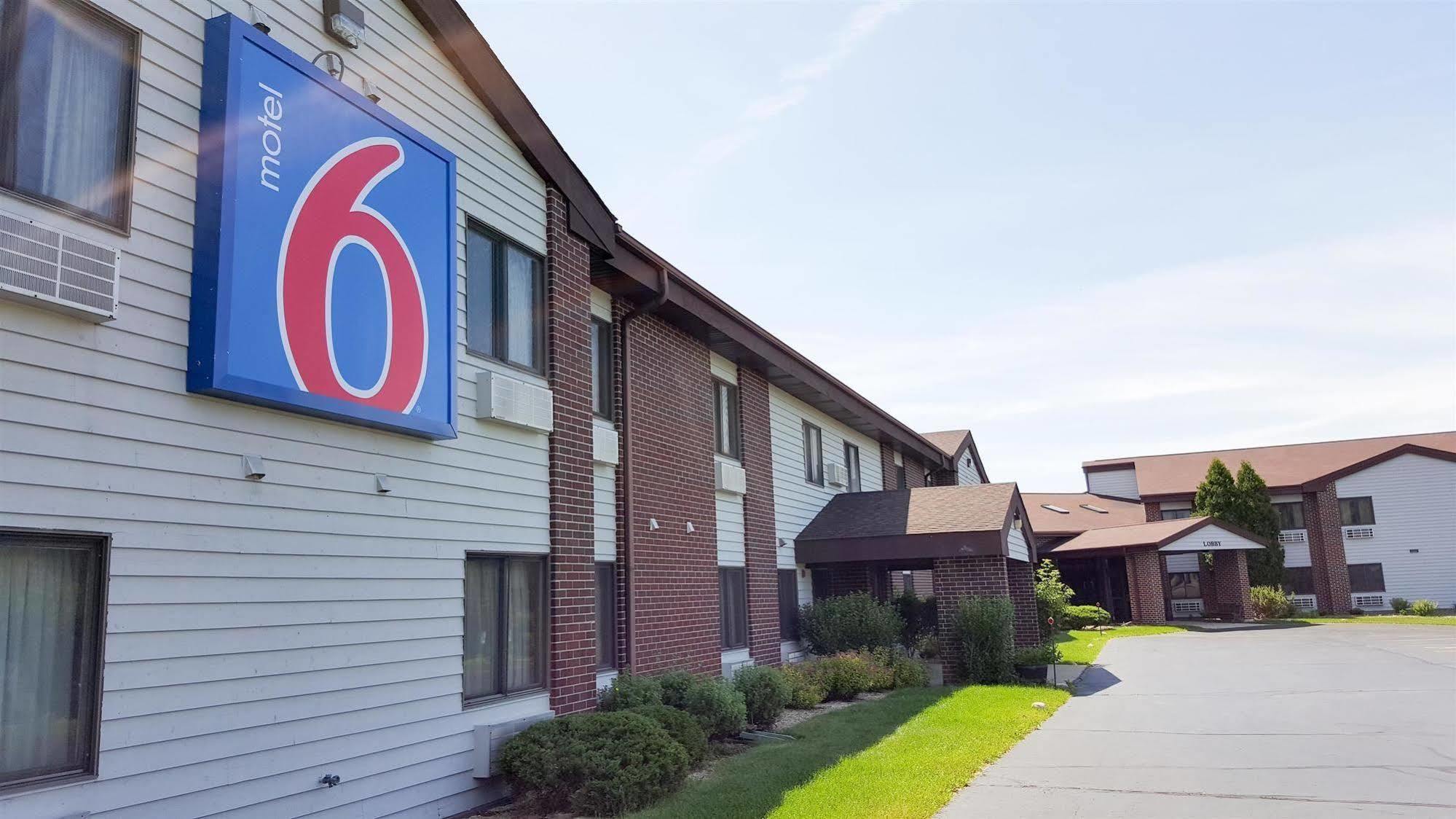 Motel 6-Saukville, Wi Exterior photo