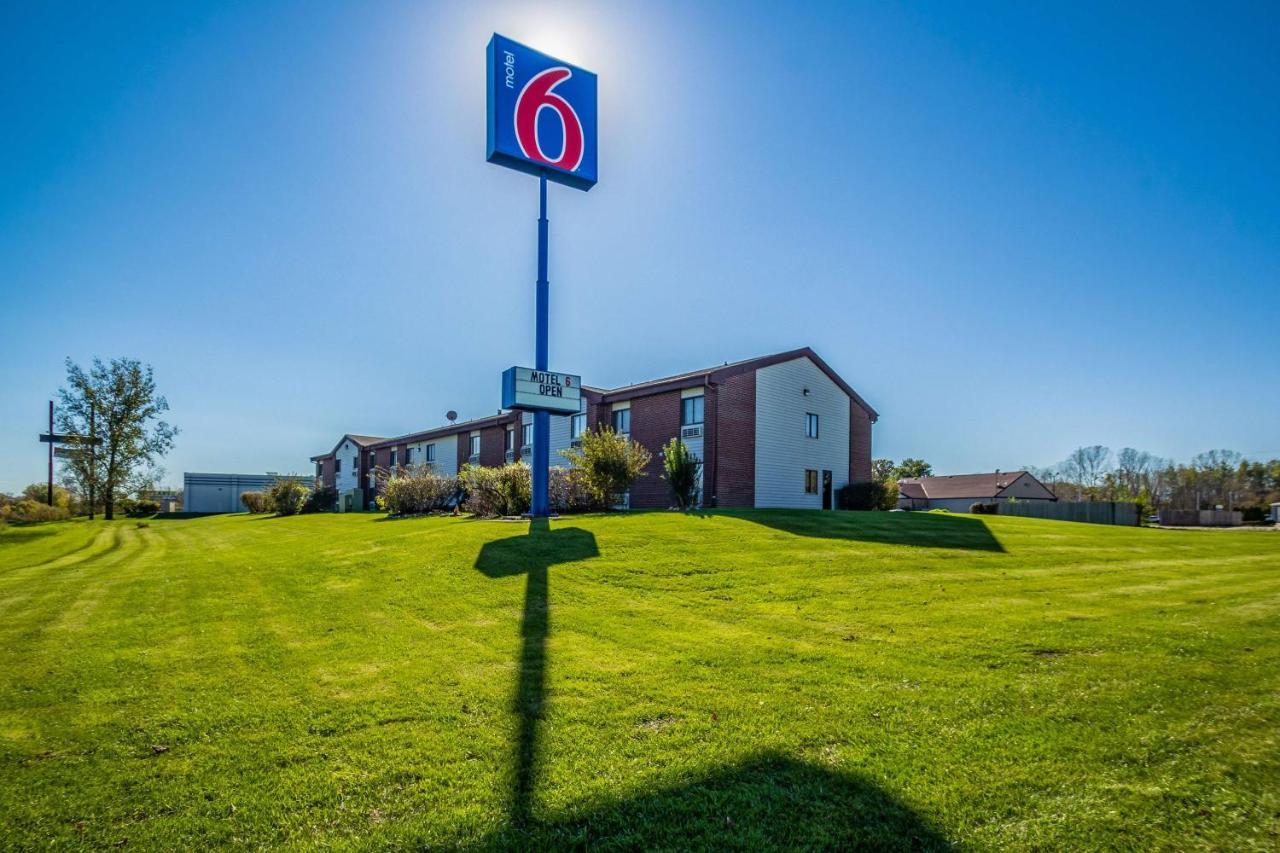Motel 6-Saukville, Wi Exterior photo